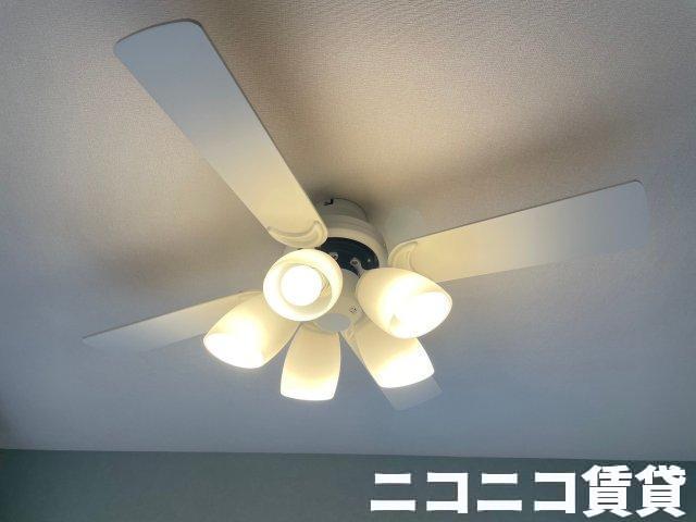 その他設備　回転式のファンで空気循環出来る照明付き　※モデルルーム