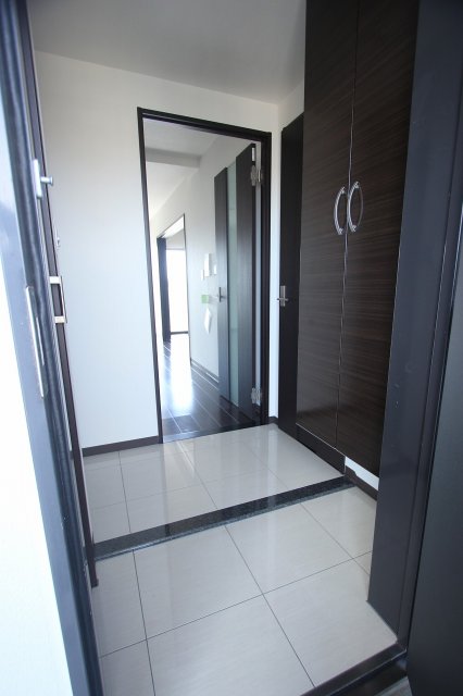 玄関　同物件別号室のものです。