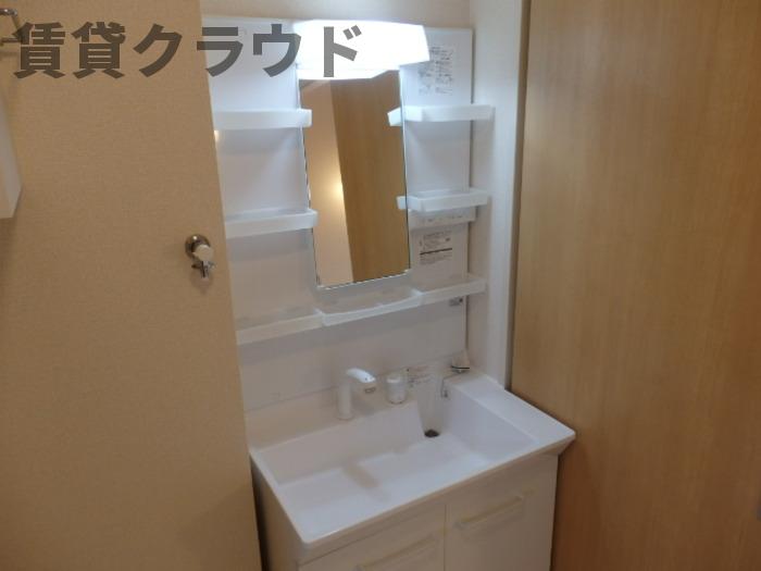 洗面設備　スペースが確保できる洗面所です