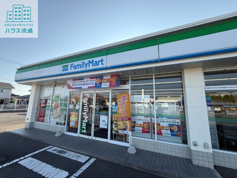コンビニ　ファミリーマート大村宮小路三丁目店（コンビニ）まで1031m