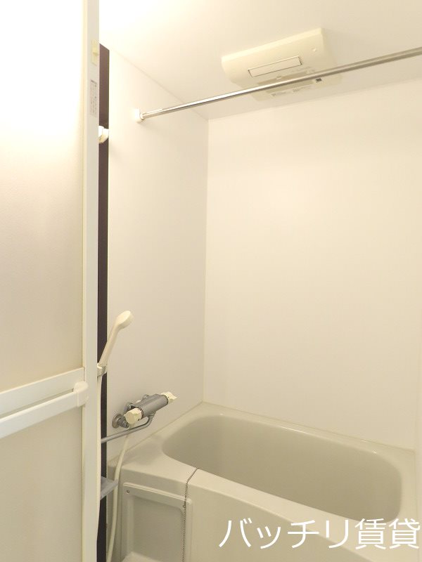 バス・シャワールーム　別号室タイプの為、現状を優先致します。