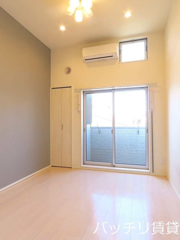 バルコニー　別号室タイプの為、現状を優先致します。