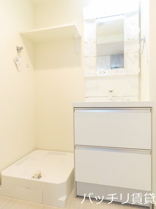 洗面設備　別号室タイプの為、現状を優先致します。