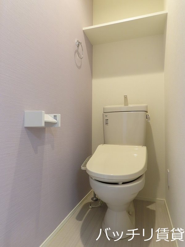 トイレ　別号室タイプの為、現状を優先致します。