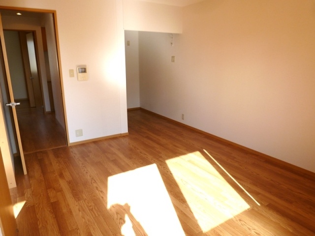 居室・リビング　南向きで明るいリビング♪