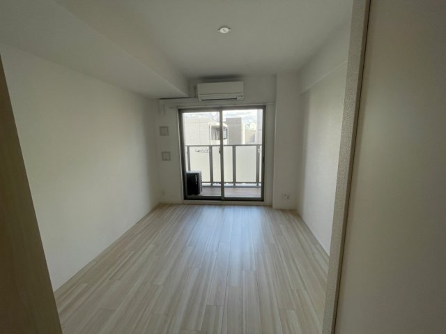 居室・リビング　同建物反転タイプを表示しています