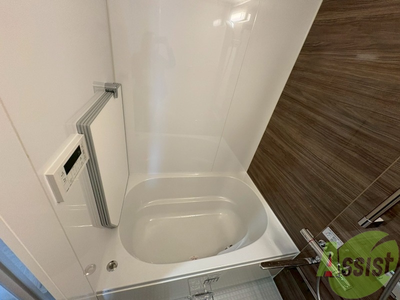 バス・シャワールーム　浴槽が広いので日々の疲れも癒されますね。