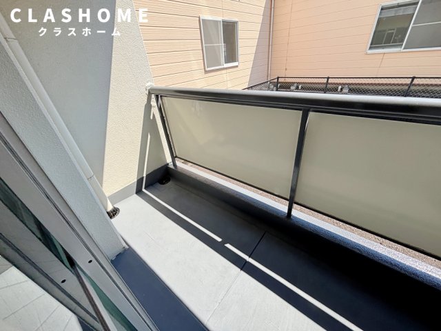 バルコニー　同物件の別部屋になります。