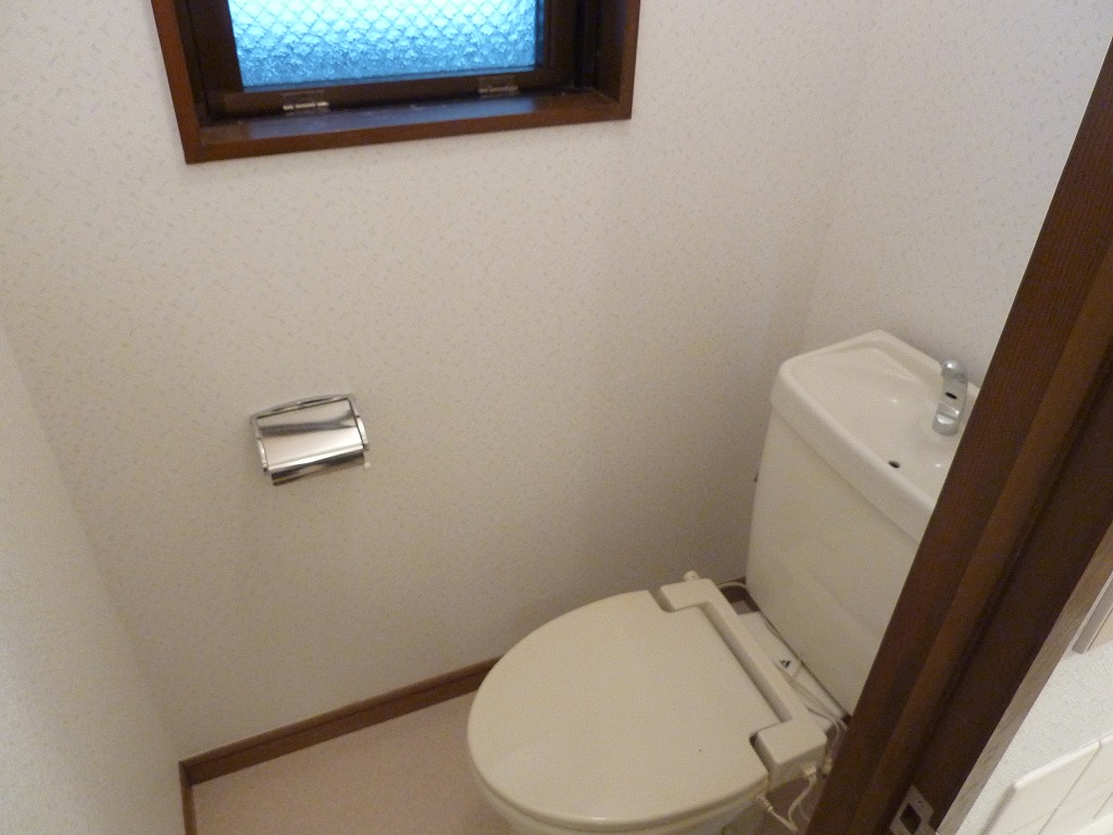 トイレ　トイレ内コンセントあります。