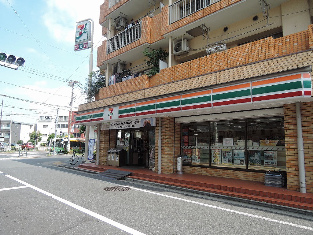 コンビニ　セブンイレブン（コンビニ）まで330m