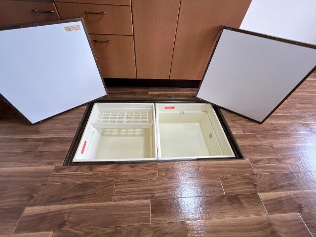 収納　床下収納