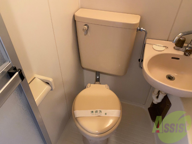 トイレ　トイレはこちらシンプルで清潔感がありますね