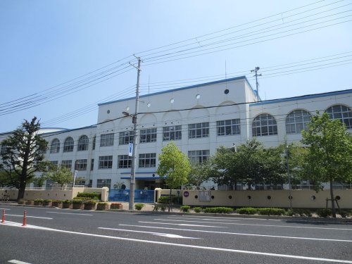 小学校　神戸市立本山第二小学校（小学校）まで380m