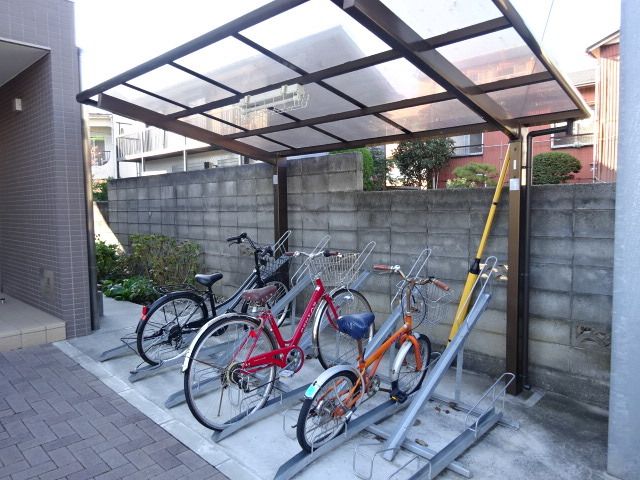 その他共有部分　★屋根付きの駐輪場です★