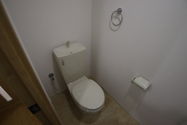 トイレ　※別室の参考写真の為、現況優先です。