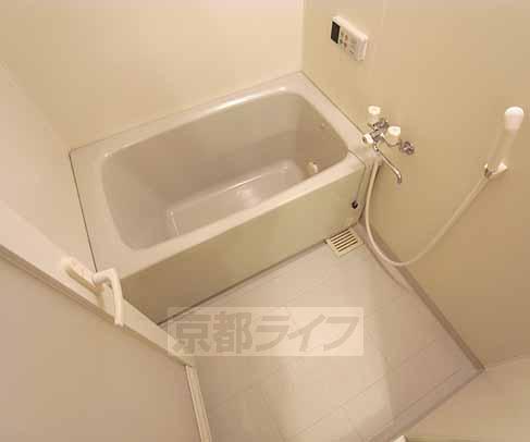 バス・シャワールーム　追い炊き機能付きのお風呂です。