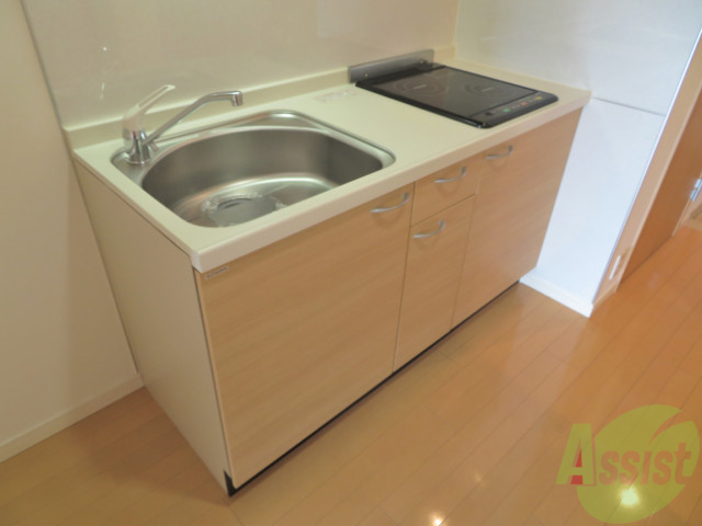 キッチン　一人暮らしには十分な大きさのキッチンですね。