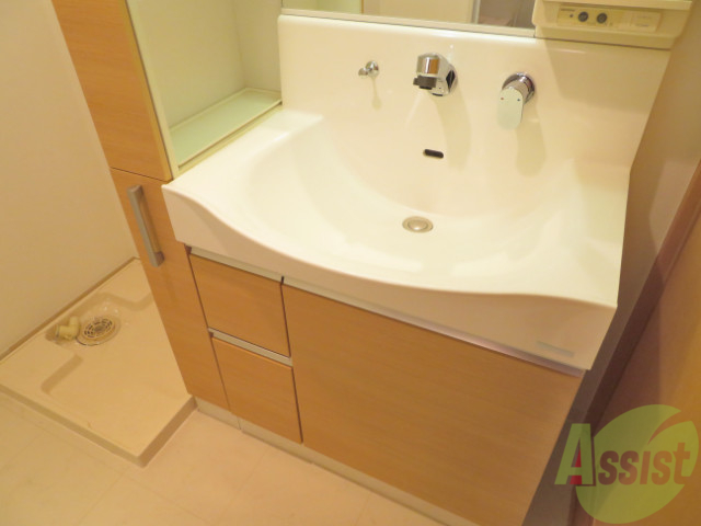 洗面設備　忙しい朝の味方、独立洗面台があるのは嬉しいですね。