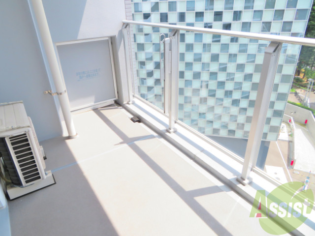 バルコニー　とても広いバルコニーですね。羨ましいです。