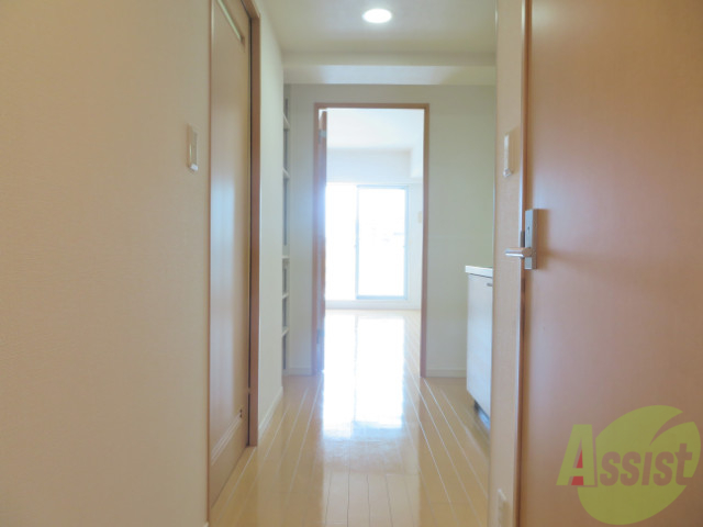 玄関　玄関から撮影してみました。明るい印象を受けますね。