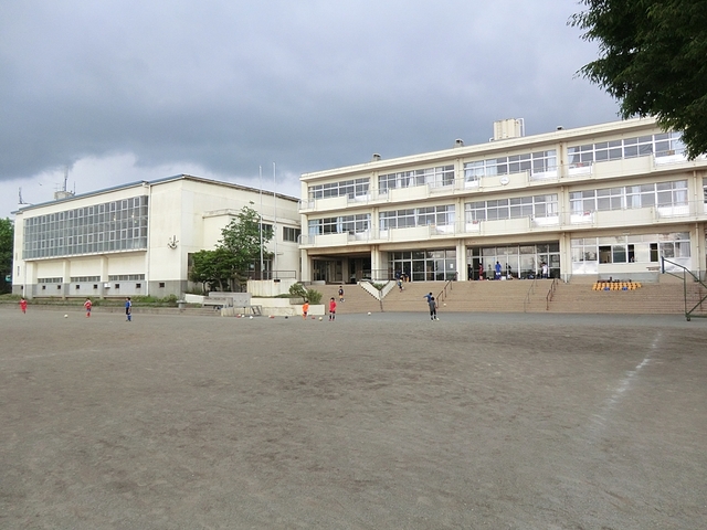 小学校　伊勢原市立成瀬小学校（小学校）まで570m