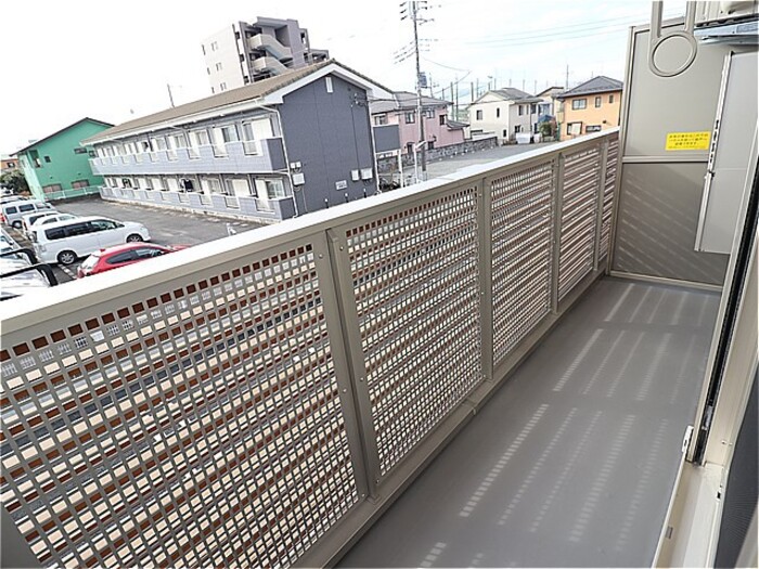 バルコニー　暖かな日差しのふりそそぐバルコニー