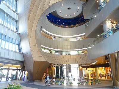 ショッピングセンター　リバーウォーク北九州（ショッピングセンター）まで330m