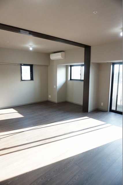 居室・リビング　（９０４号室の写真）