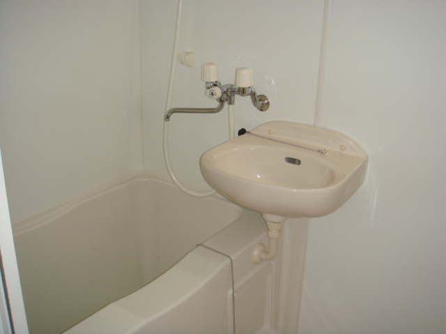 バス・シャワールーム　浴室乾燥機付。