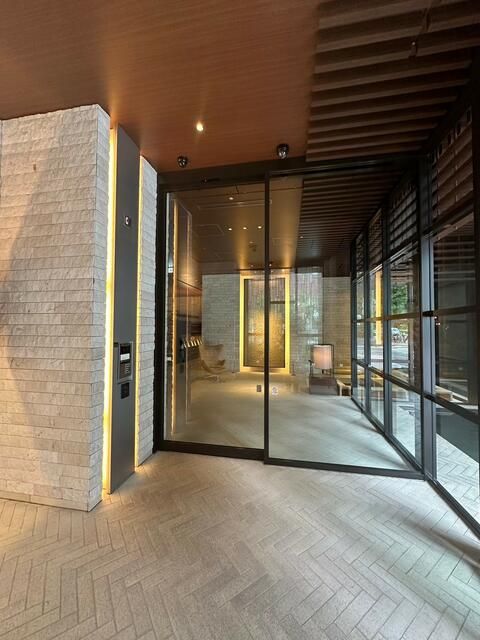 エントランス　ゆとりのあるエントランスです