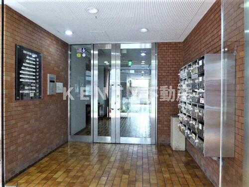 エントランス　落ち着いたエントランスです