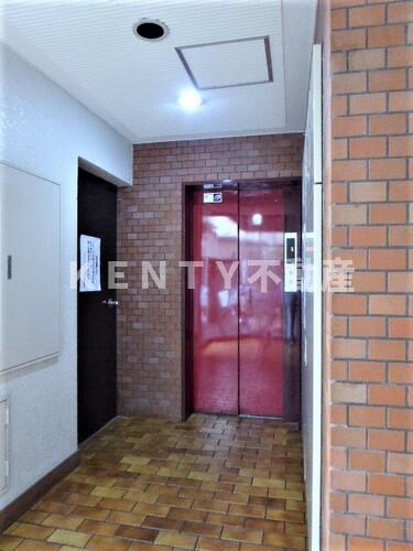 ロビー　建物の内部です