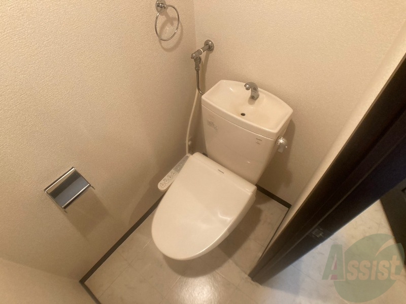 トイレ　こちらはトイレです。清潔感があり、安心して使用できます。