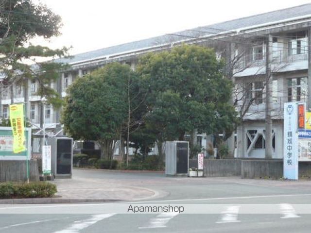 中学校　鶴城中学校（中学校）まで2450m