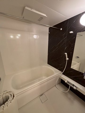 バス・シャワールーム　※別のお部屋の参考写真です