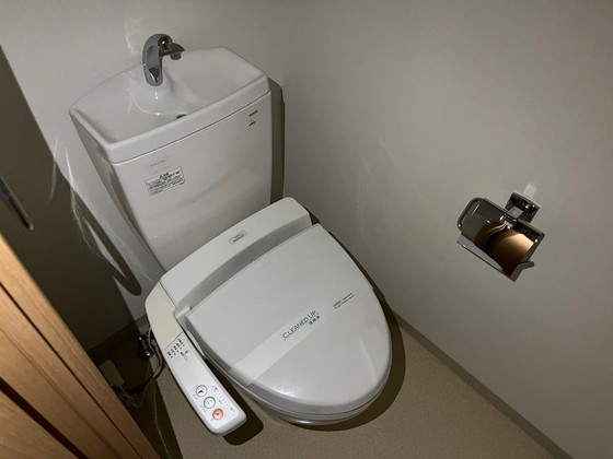 トイレ　※別号室の写真です