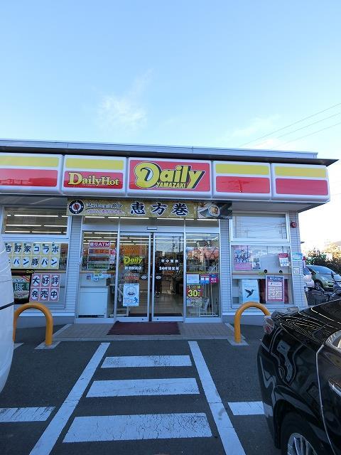 コンビニ　デイリーヤマザキ新羽駅前店（コンビニ）まで367m