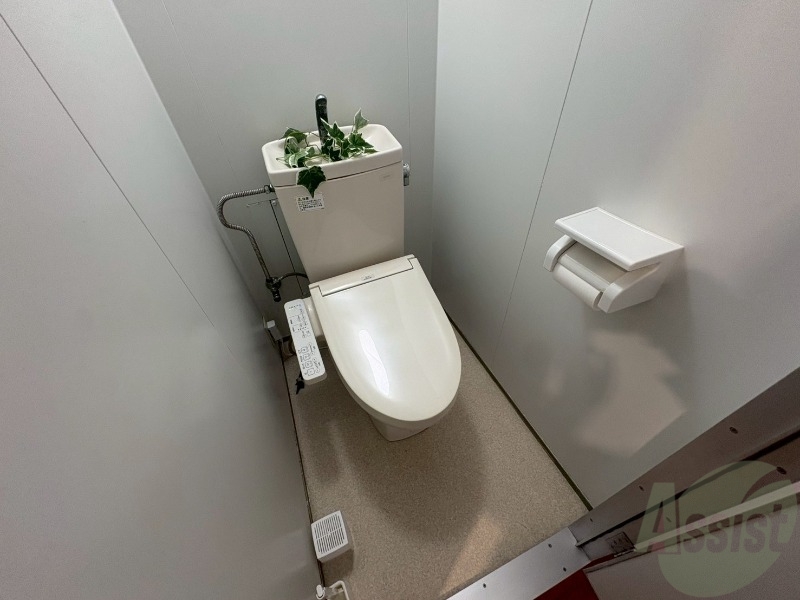 トイレ　こちらはトイレです。清潔感があり、安心して使用できます。