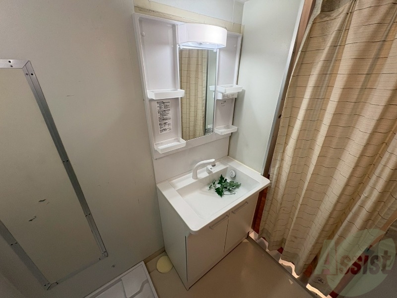 洗面設備　洗面台。身支度にはかかせないですよね～。