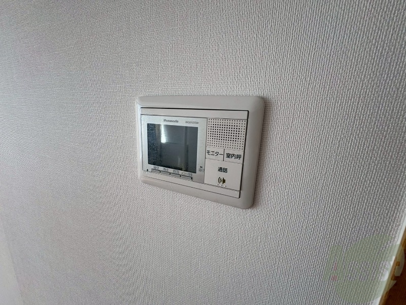 セキュリティ　ＴＶモニター付インターホンです。来客者の顔が見えるので安心！