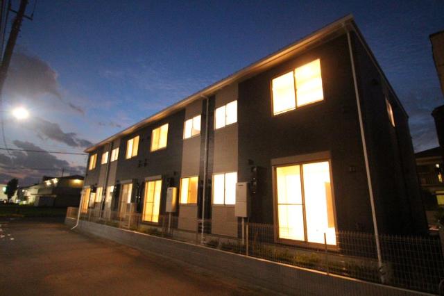 建物外観　外観写真（夜）