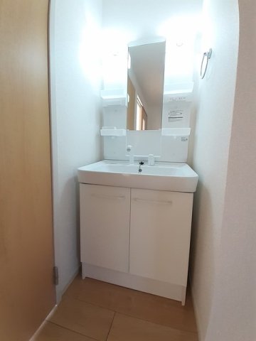 洗面設備　スペースが確保できる洗面所です