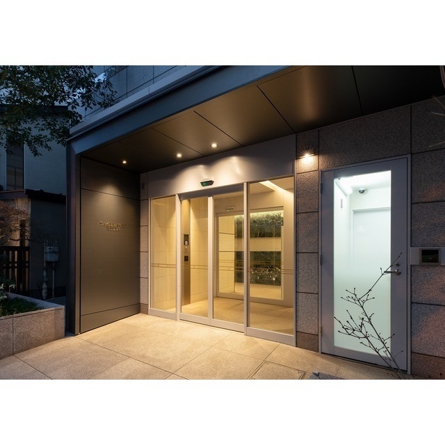 エントランス　夜