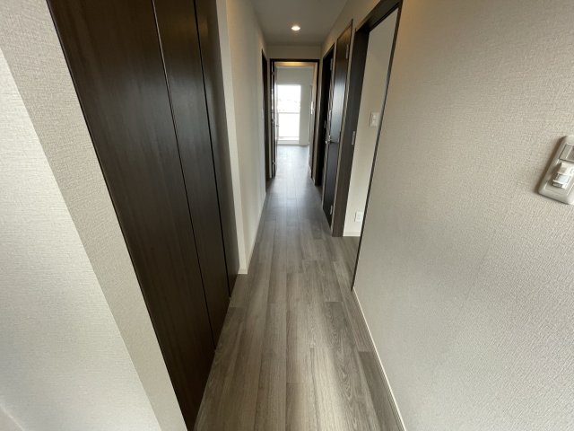 玄関　イメージとして同建物他部屋を表示しています