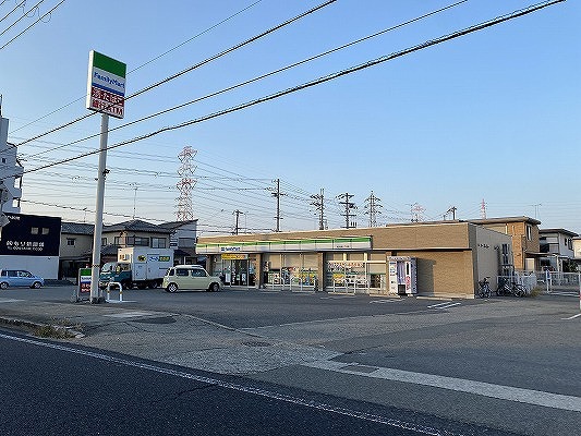 コンビニ　ファミリーマート高砂松陽一丁目店（コンビニ）まで717m