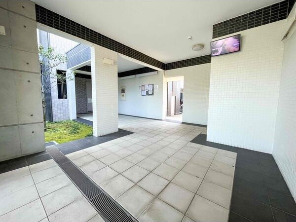 エントランス　リビング・ダイニング