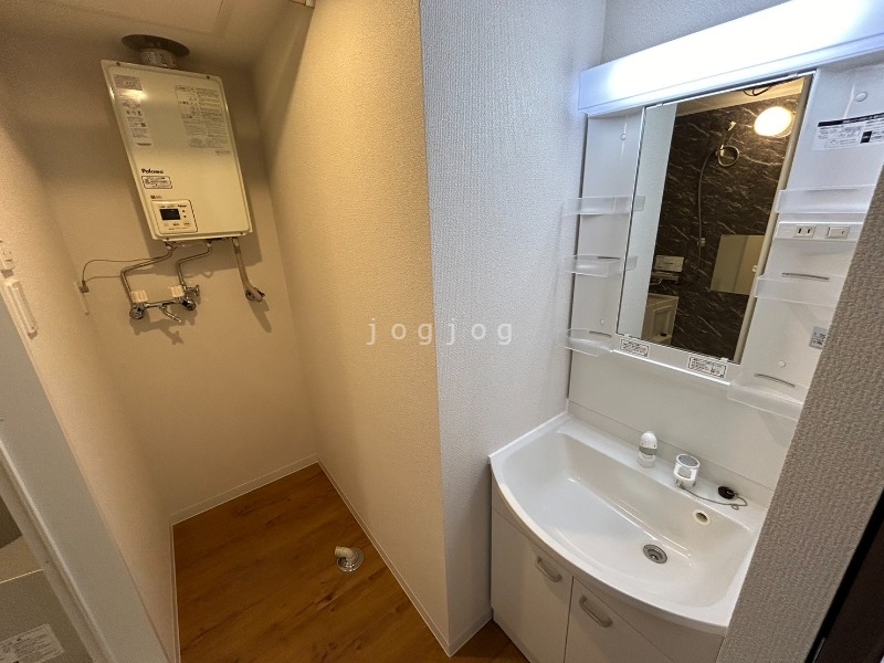 洗面設備　物干竿を完備しておりご自身でのご用意が不要です。