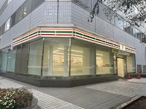 コンビニ　セブンイレブン札幌北5条西6店（コンビニ）まで318m
