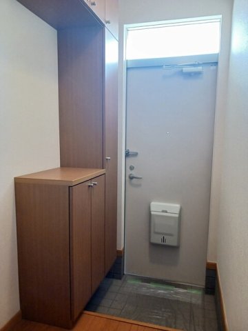玄関　収納もある玄関です