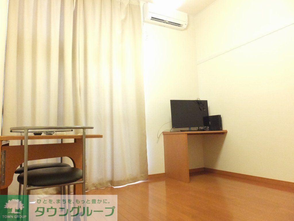 居室・リビング　家具家電設置済みのお部屋です。